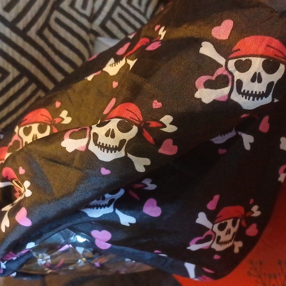 Skull and Crossbone Black and Pink Scarf - Picture 5 of 9